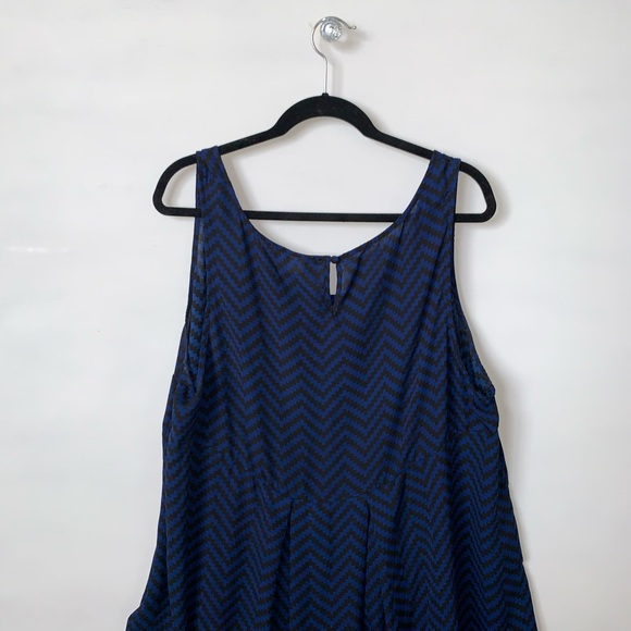 Torrid | Blue & Black Chevron Hi-Low Hem Tank - Picture 5 of 7